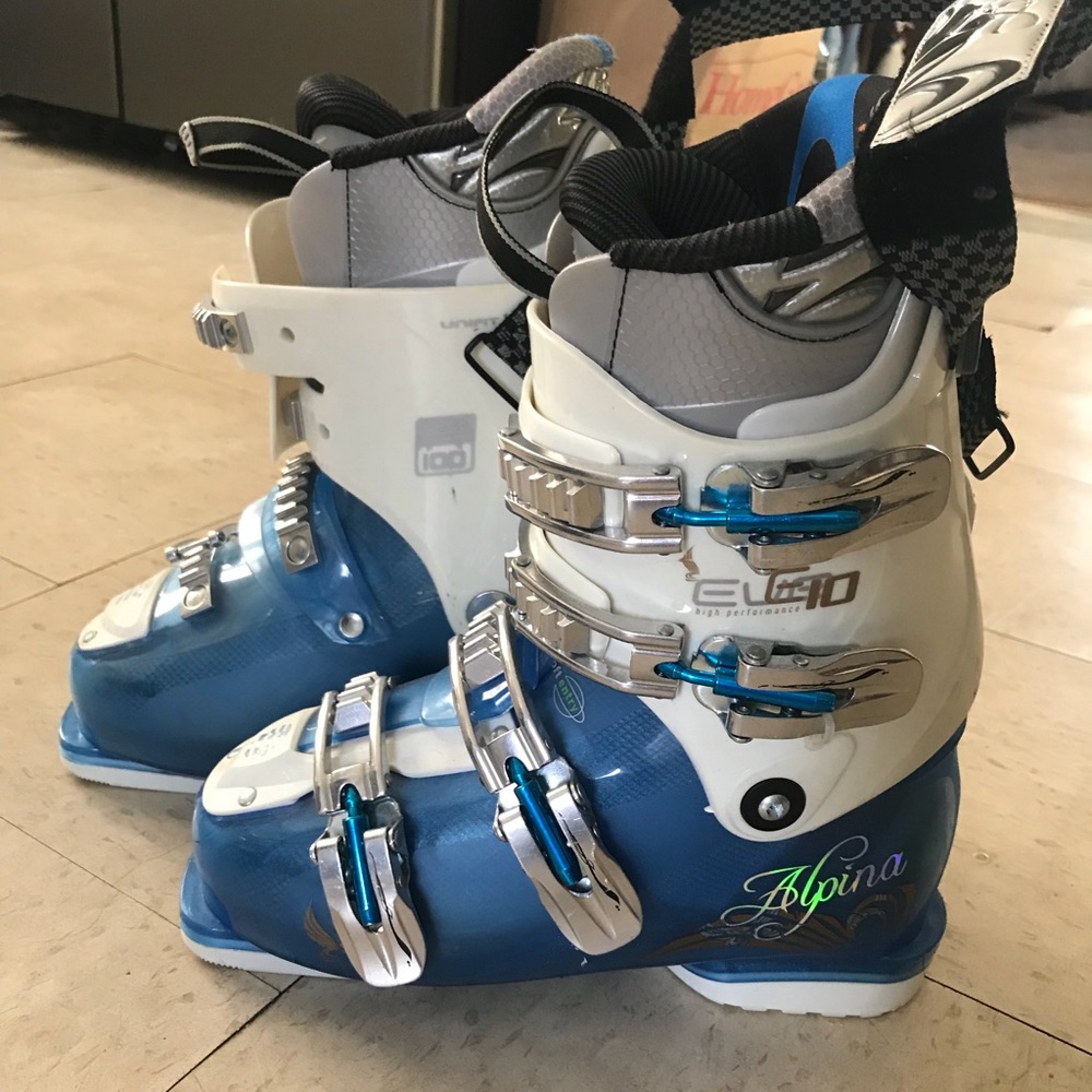 Women’s Alpina Ski Boots